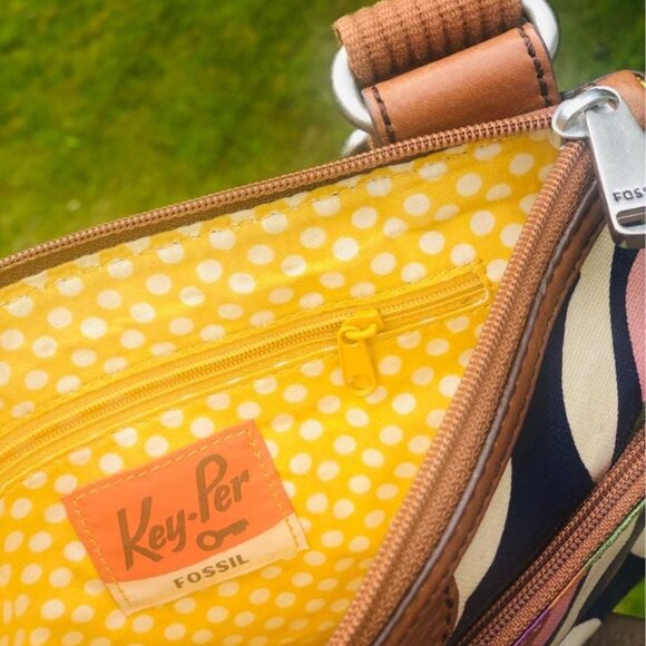 ✨ LIKE NEW Fossil Key-Per Top Zip Coated Canvas Crossbody Bag ✨ - Picture 5 of 8